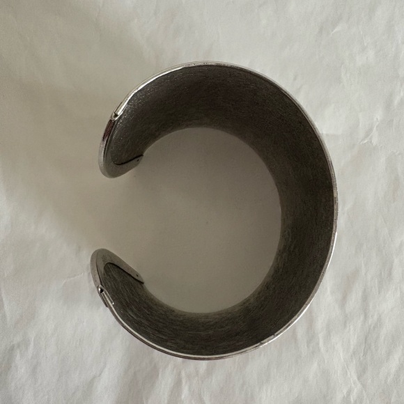 Vintage Sarah Coventry Bracelet Fashion Cuff in pewter from 1973 - Picture 5 of 10